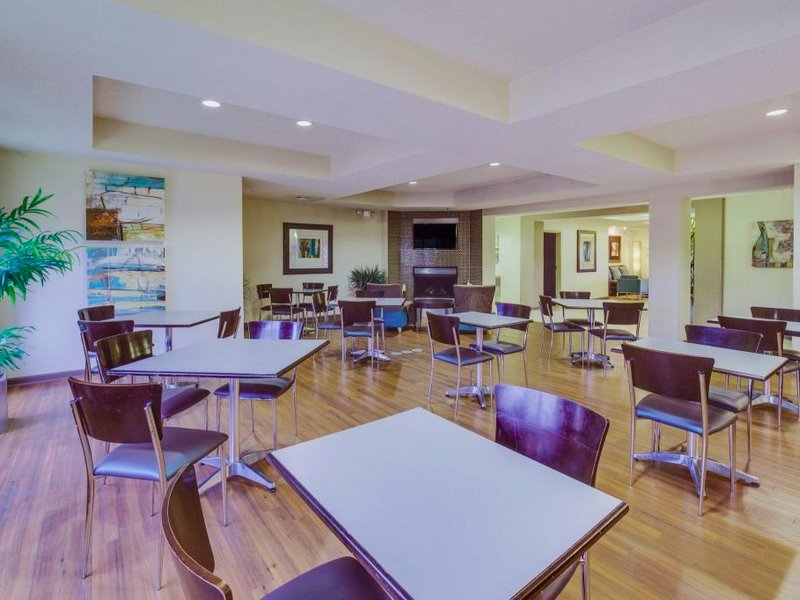 Holiday Inn Express Hotel & Suites Greensboro-East By IHGの写真