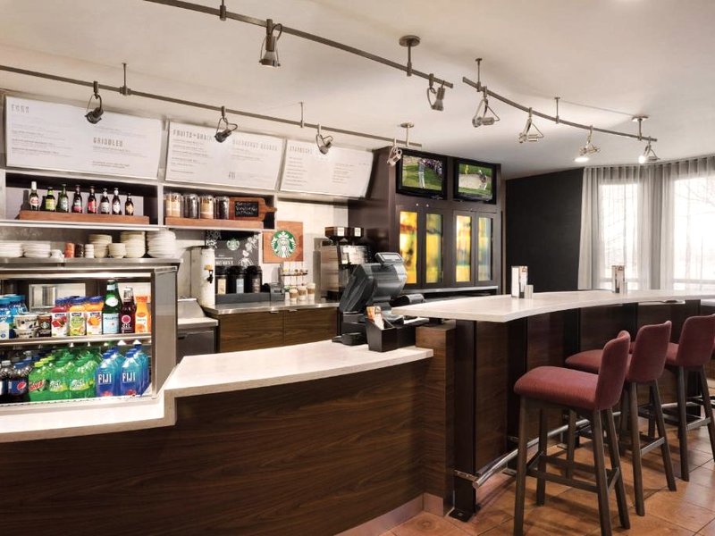 コートヤード トピーカ (Courtyard Topeka)の写真