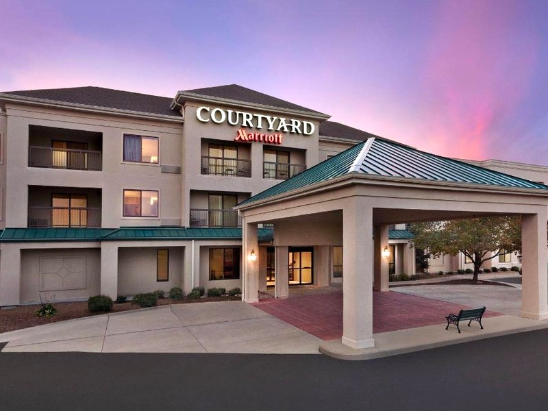 コートヤード トピーカ (Courtyard Topeka)の写真
