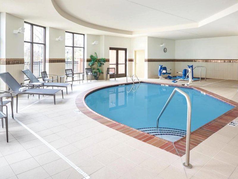 コートヤード グラスボロ ロワン ユニバーシティ (Courtyard Glassboro Rowan University)の写真