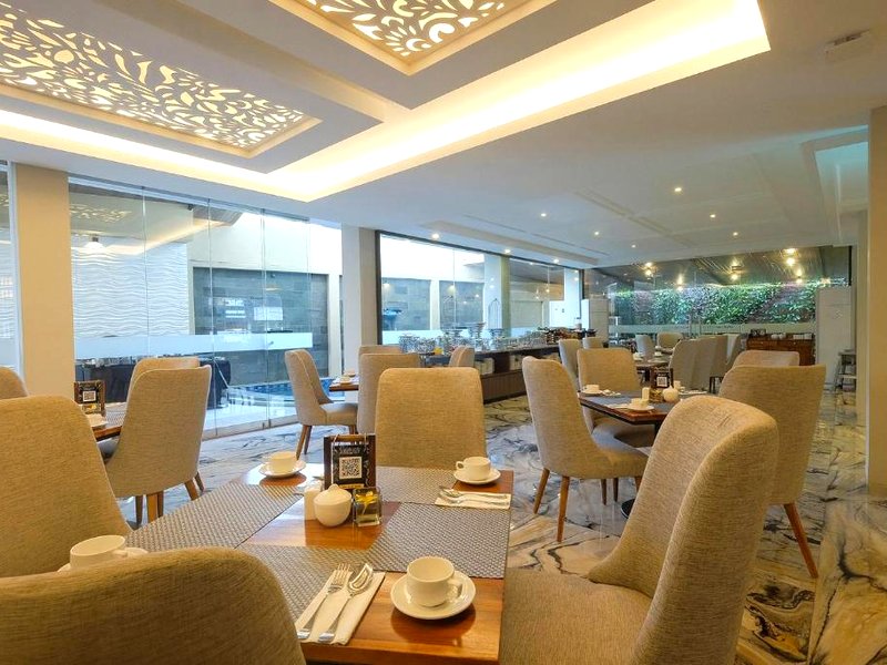 フロント ワン ゴシェン ホテル サラティガ (Front One Gosyen Hotel Salatiga)の写真