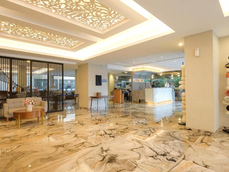 フロント ワン ゴシェン ホテル サラティガ (Front One Gosyen Hotel Salatiga)の写真