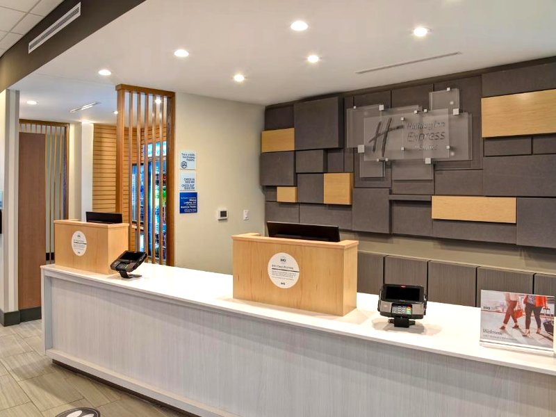 Holiday Inn Express & Suites Ottawa By IHGの写真