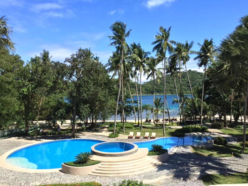 フライデーズ プエルト ガレラ (Fridays Puerto Galera )の写真