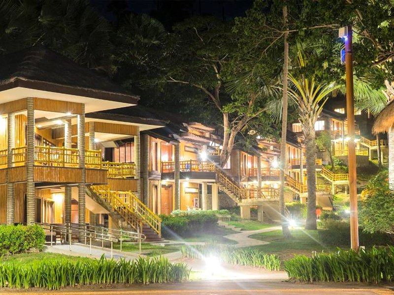 フライデーズ プエルト ガレラ (Fridays Puerto Galera )の写真