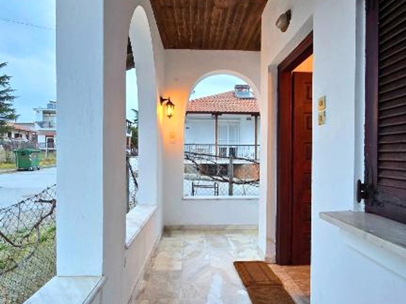 Family-friendly apartment in a village house 25 km and 30 mins away from Thessalonikiの写真