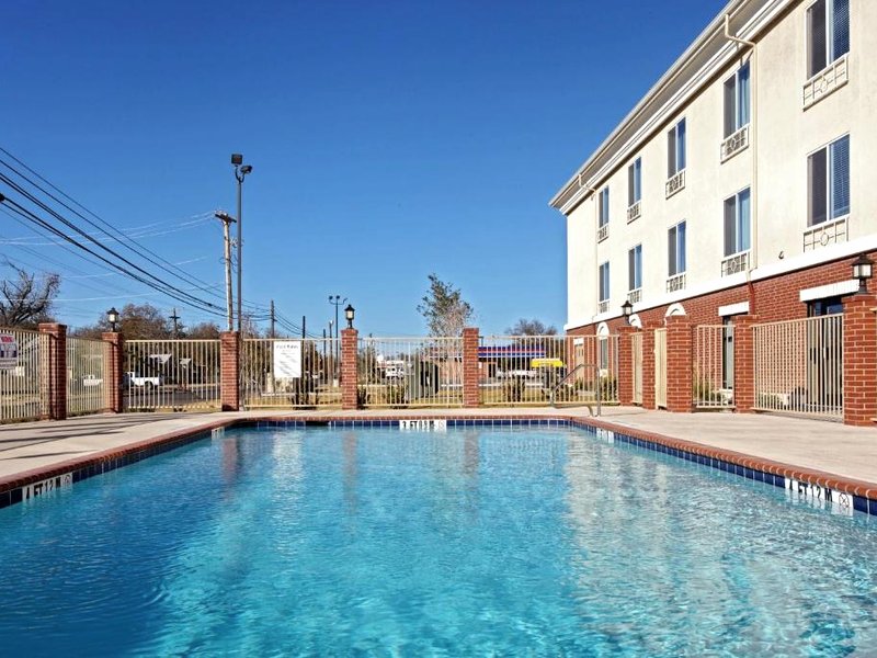 ホリデイ イン エクスプレス ＆ スイーツ オゾナ バイ IHG (Holiday Inn Express & Suites Ozona By IHG)の写真