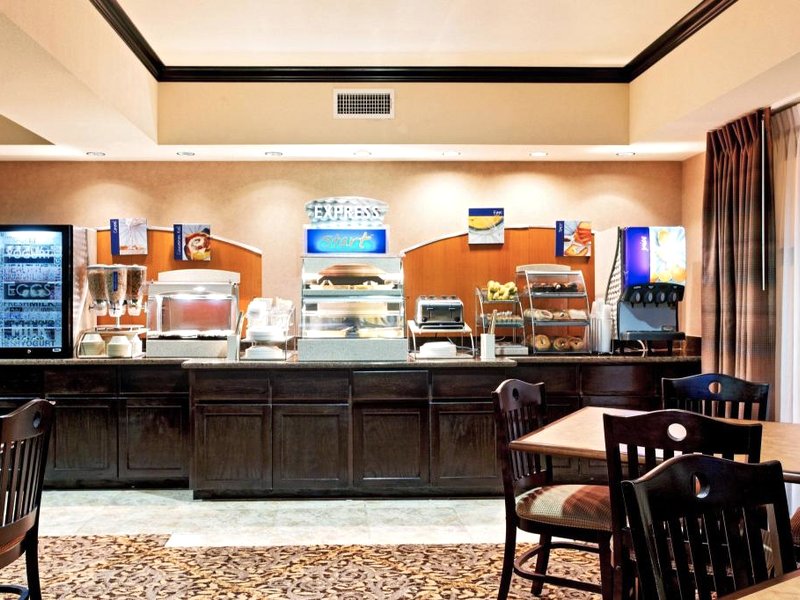 ホリデイ イン エクスプレス ＆ スイーツ オゾナ バイ IHG (Holiday Inn Express & Suites Ozona By IHG)の写真