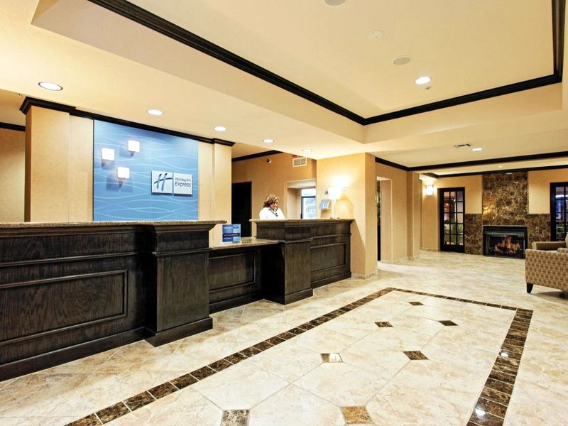 ホリデイ イン エクスプレス ＆ スイーツ オゾナ バイ IHG (Holiday Inn Express & Suites Ozona By IHG)の写真