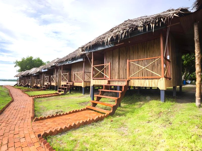 9 ハッツ オン ア ヒル (9 Huts on a Hill)の写真