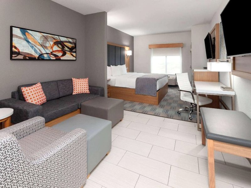 La Quinta Inn & Suites by Wyndham Coralville Iowa Cityの写真