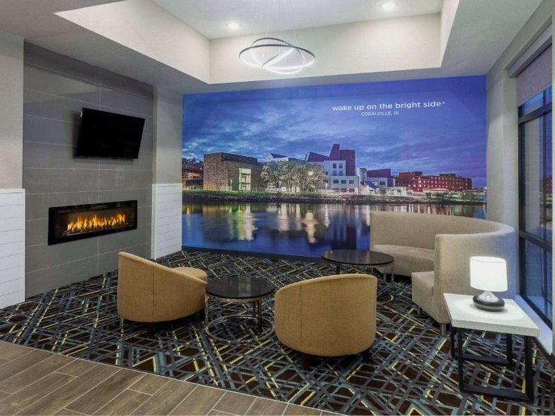 La Quinta Inn & Suites by Wyndham Coralville Iowa Cityの写真