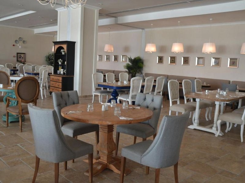 ANDRIAKE BEACH CLUB HOTELの写真