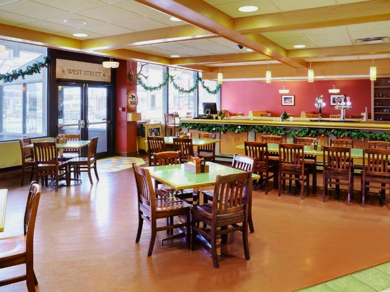 Greenwood Inn and Suitesの写真