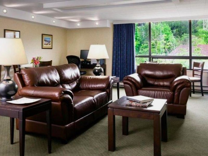 Greenwood Inn and Suitesの写真