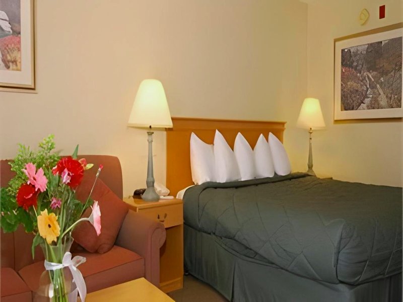 エコノ ロッジ イン&スイーツ (Econo Lodge Inn & Suites)の写真