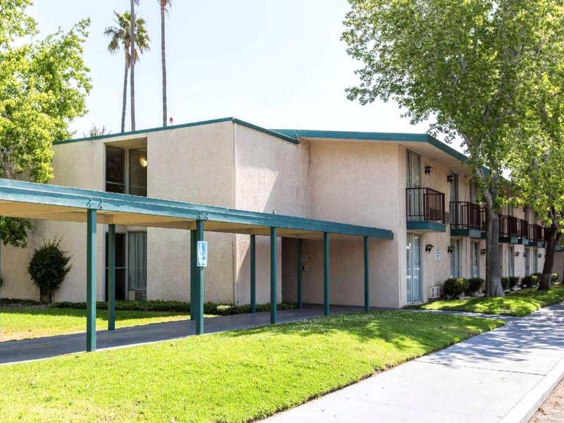 エコノ ロッジ イン&スイーツ (Econo Lodge Inn & Suites)の写真