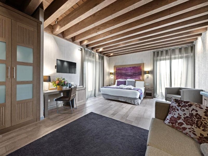 ホテル カスティージャ ターマル モナステリオ デ ヴァルブエナ (Hotel Castilla Termal Monasterio de Valbuena)の写真