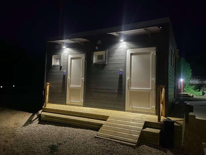 WOMOCAMP Holzhütte 2 with shared WC (WOMOCAMP Holzhutte 2 with shared WC)の写真