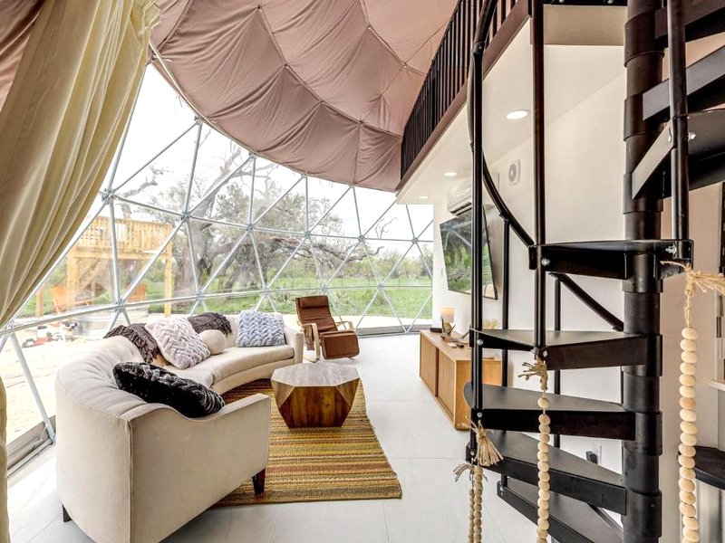 Amazing Glamping Getaway under the Stars: Luxurious Dome Rental in Lampasas, Texasの写真
