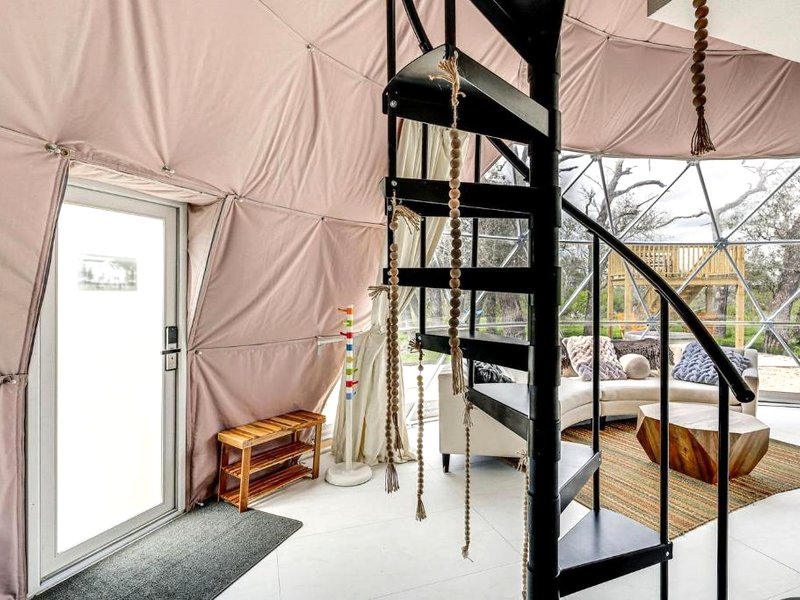 Amazing Glamping Getaway under the Stars: Luxurious Dome Rental in Lampasas, Texasの写真