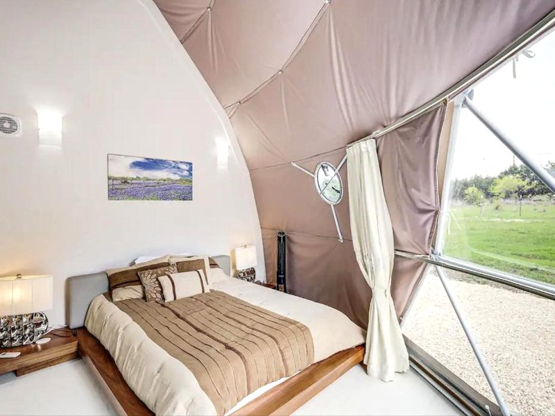 Serene Hill Country Luxury Domeの写真