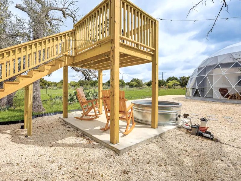 Serene Hill Country Luxury Domeの写真