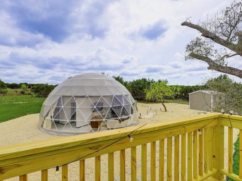 Serene Hill Country Luxury Domeの写真