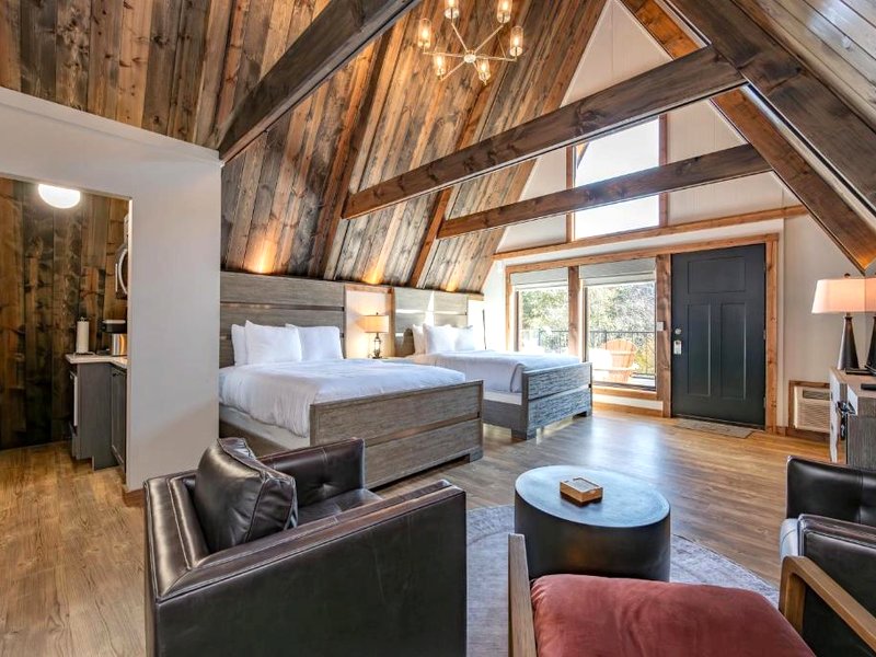 Cove Creek Lodge 220 Lakeside Double Queen Fireplace Roomの写真