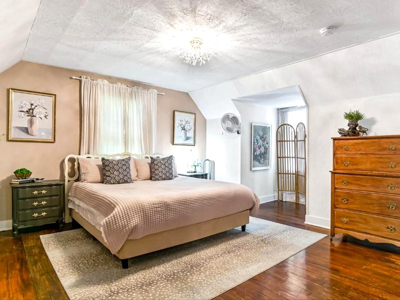 Charming Edwardsville Home Walk to Downtown!の写真