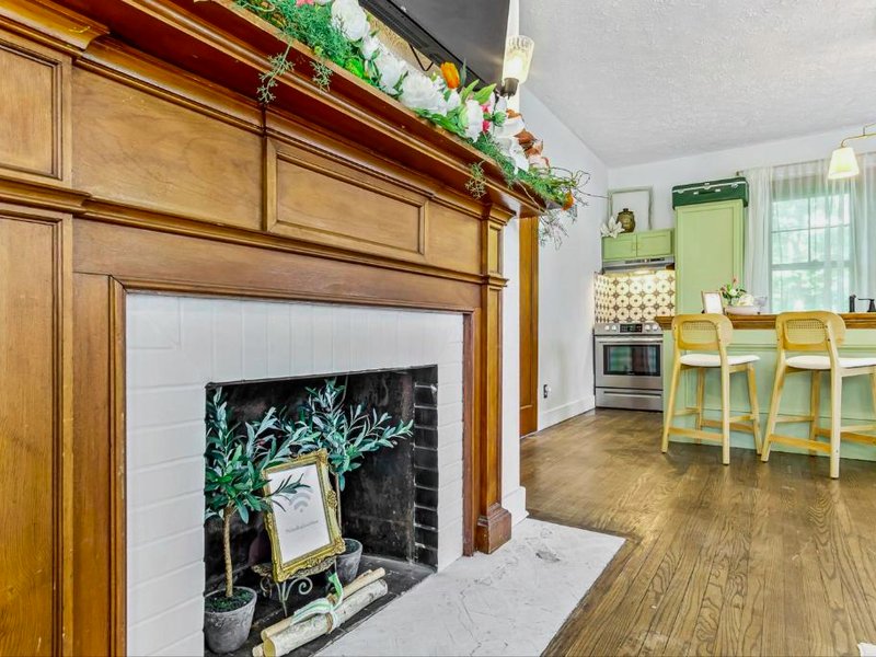 Charming Edwardsville Home Walk to Downtown!の写真