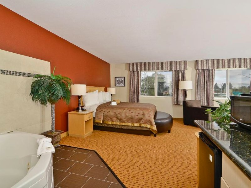 クラカマス イン アンド スイーツ (Clackamas Inn and Suites)の写真