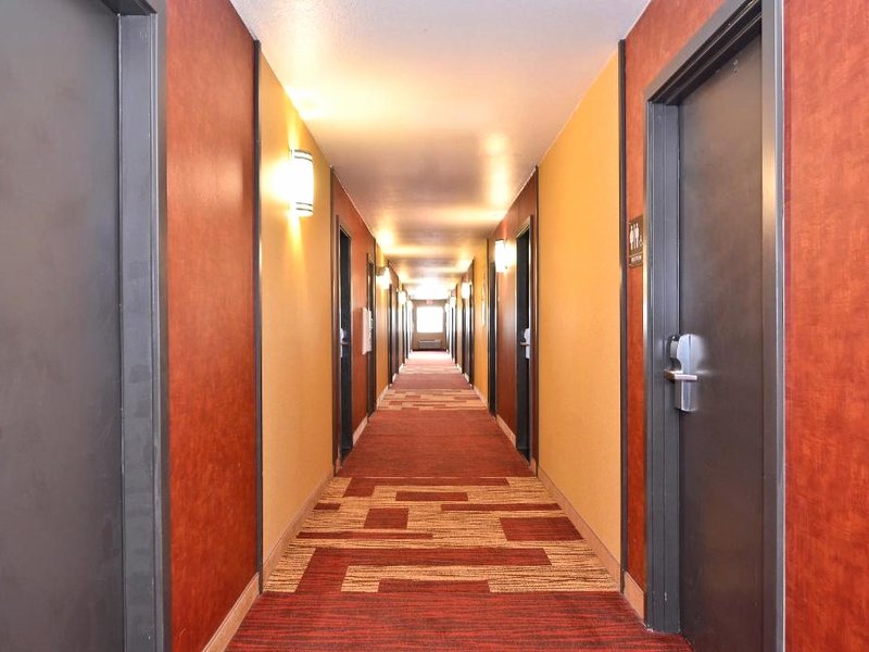 クラカマス イン アンド スイーツ (Clackamas Inn and Suites)の写真