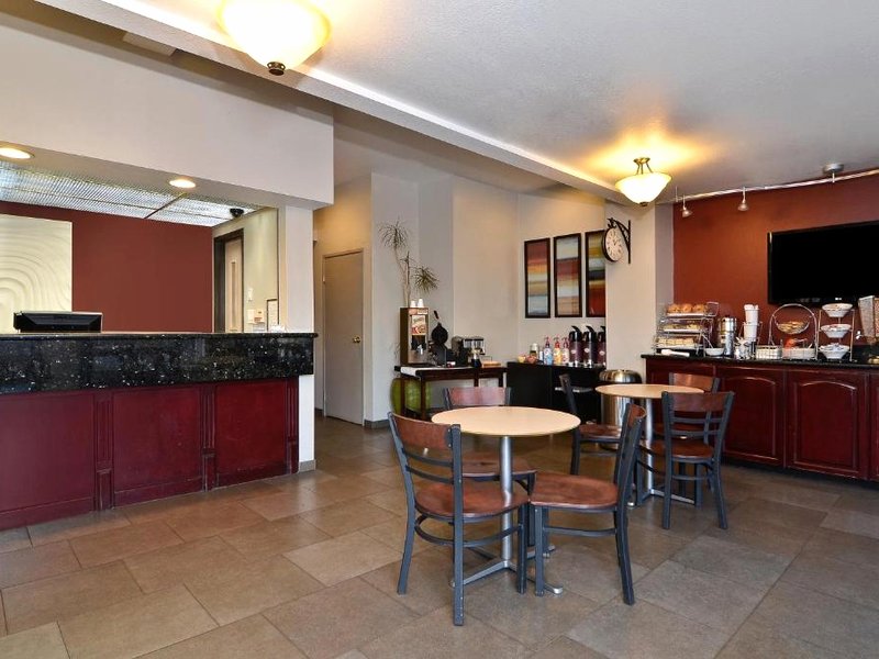 クラカマス イン アンド スイーツ (Clackamas Inn and Suites)の写真