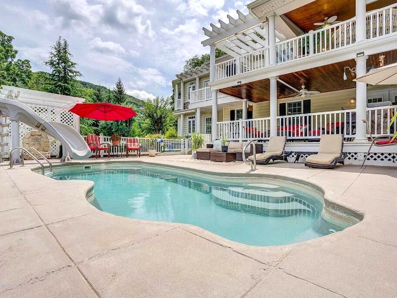 Jackson River Estate Main House Pool, Riverfront, sleeps 15の写真