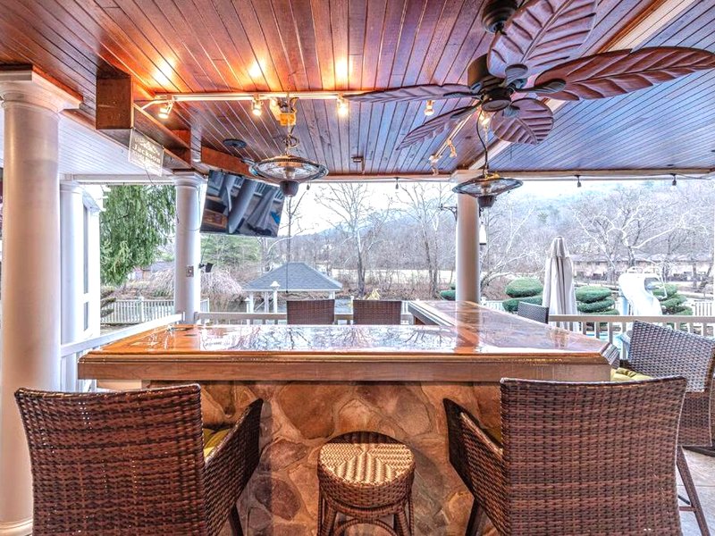 Jackson River Estate Main House Pool, Riverfront, sleeps 15の写真