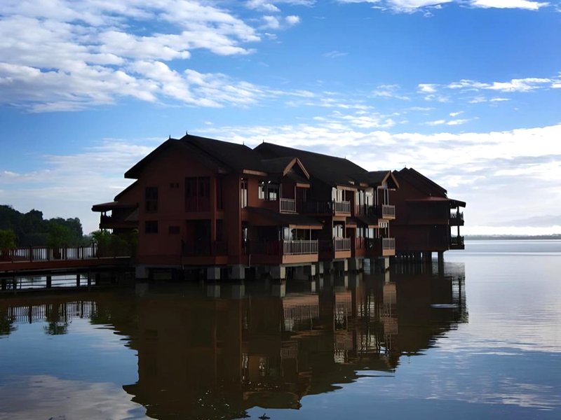 カンポン エア ( ウォーター シャーレー ) ブキ メラー (Kampung Air (Water Chalet) Bukit Merah)の写真