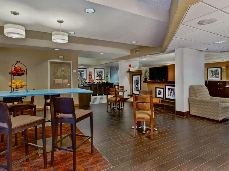 ハンプトン イン ミルウォーキー ノースウェスト (Hampton Inn Milwaukee-Northwest)の写真