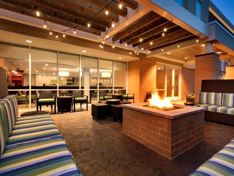 Home2 Suites by Hilton Menomonee Falls Milwaukeeの写真