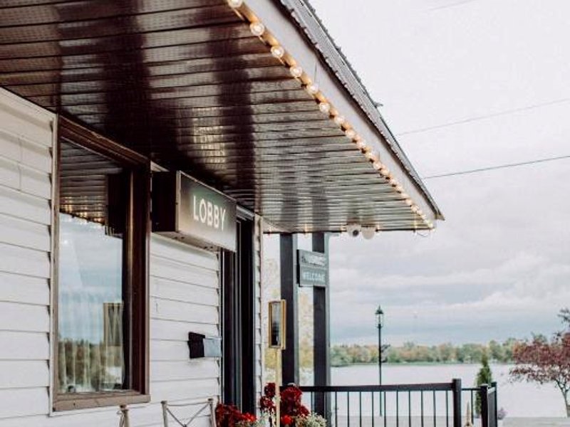 The Bayview Motel - Fort Frances, ON - Lakeside Motelの写真