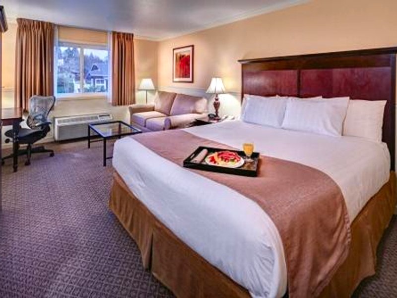 レイク ナトーマ イン (Lake Natoma Inn)の写真