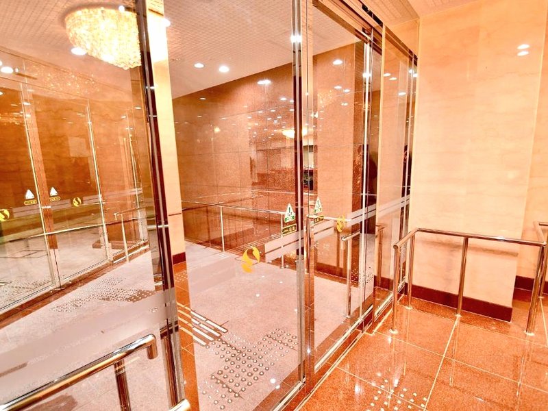 姫路駅前ユニバーサルホテル南口 (Himeji Station Universal Hotel south exit)の写真
