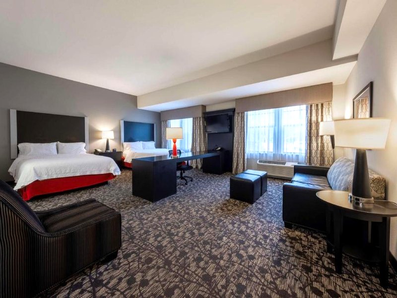 Hampton Inn & Suites DuPontの写真