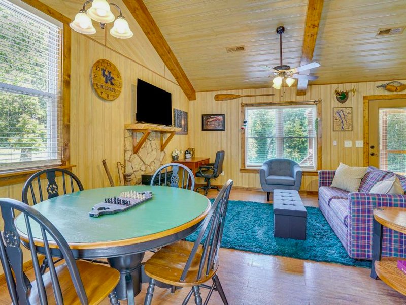 Peaceful Kuttawa Cabin with Fire Pit Explore and Playの写真