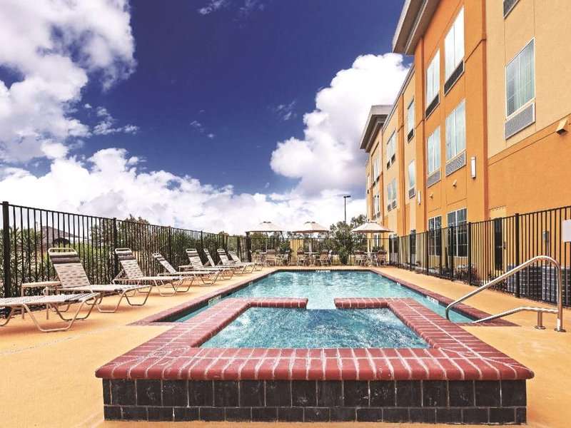 La Quinta Inn & Suites by Wyndham Jourdanton - Pleasantonの写真