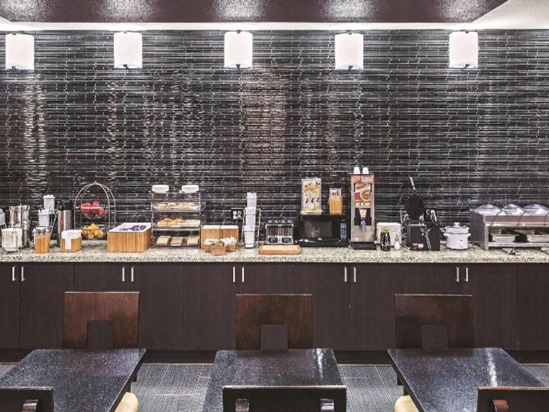La Quinta Inn & Suites by Wyndham Jourdanton - Pleasantonの写真