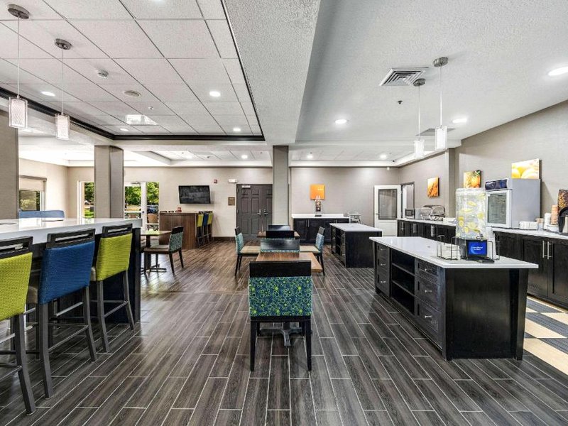 コンフォート イン&スイーツ ローガン ニア ユニバーシティ (Comfort Inn & Suites Logan Near University)の写真