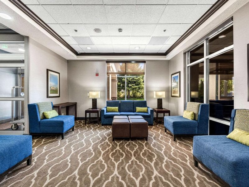 コンフォート イン&スイーツ ローガン ニア ユニバーシティ (Comfort Inn & Suites Logan Near University)の写真