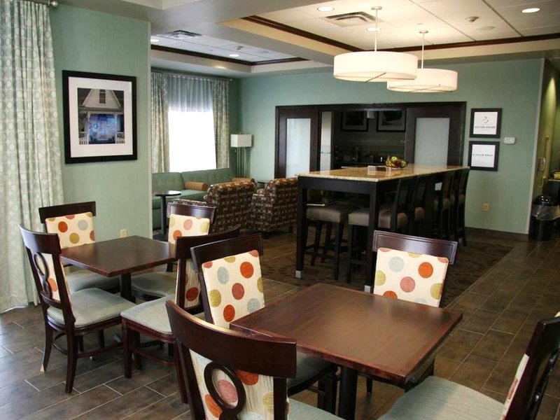 ハンプトン イン コルビー (Hampton Inn Colby)の写真