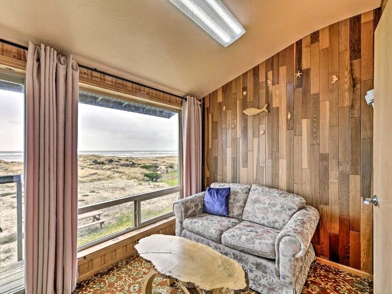Sanderling Sea Cottages, Unit 3 with Private Balconyの写真